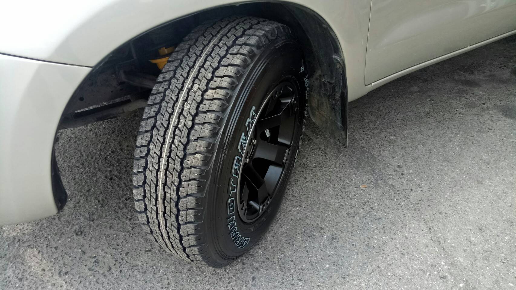 PARODI ROAR ขอบ16 5รู114.3 ใส่ วีโก้