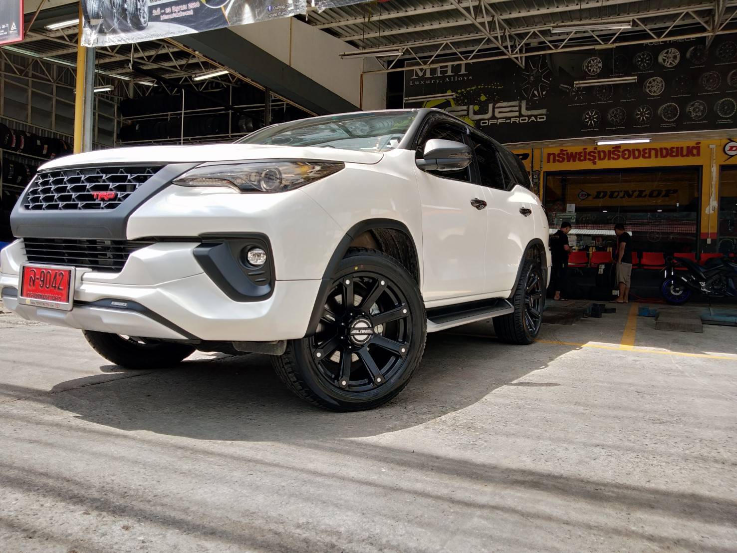 ล้อแท้ MICKEY THOMPSON ROUSH ขอบ20