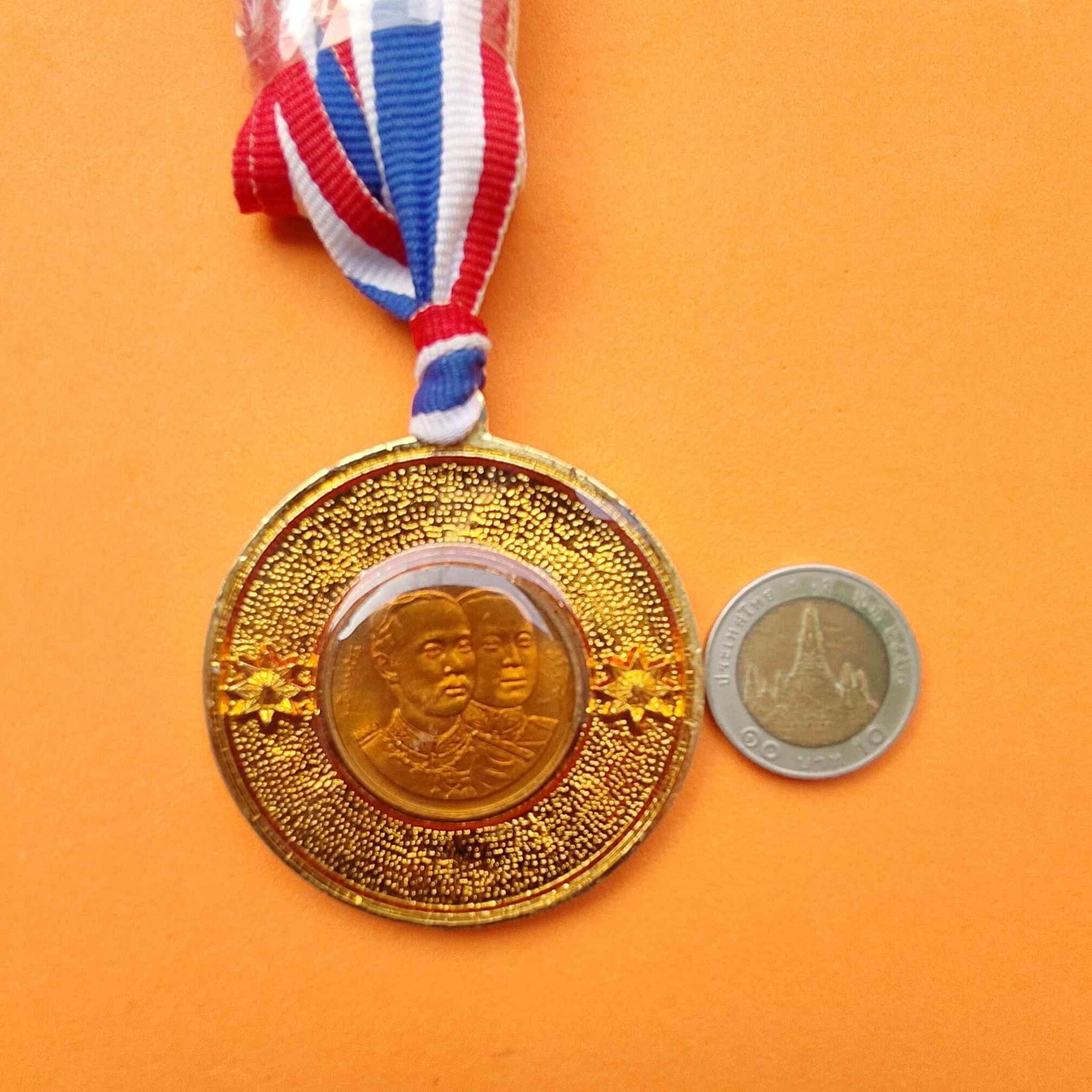 เหรียญ รัชกาลที่ 5 และรัชกาลที่ 6 เดิน-วิ่ง 80 ปี จุฬาลงกรณ์มหาวิทยาลัย พศ 2540 ขนาด 5.9 เซน