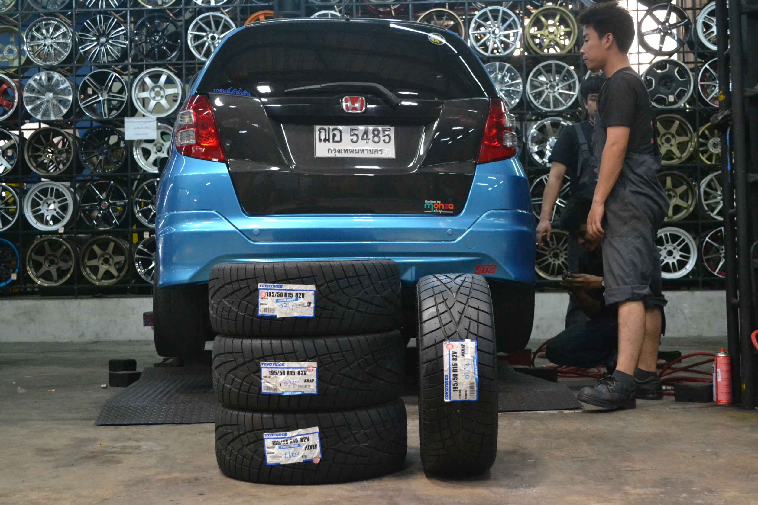 ยางใหม่ TOYO R1R 195/50-15 ขายราคาส่ง