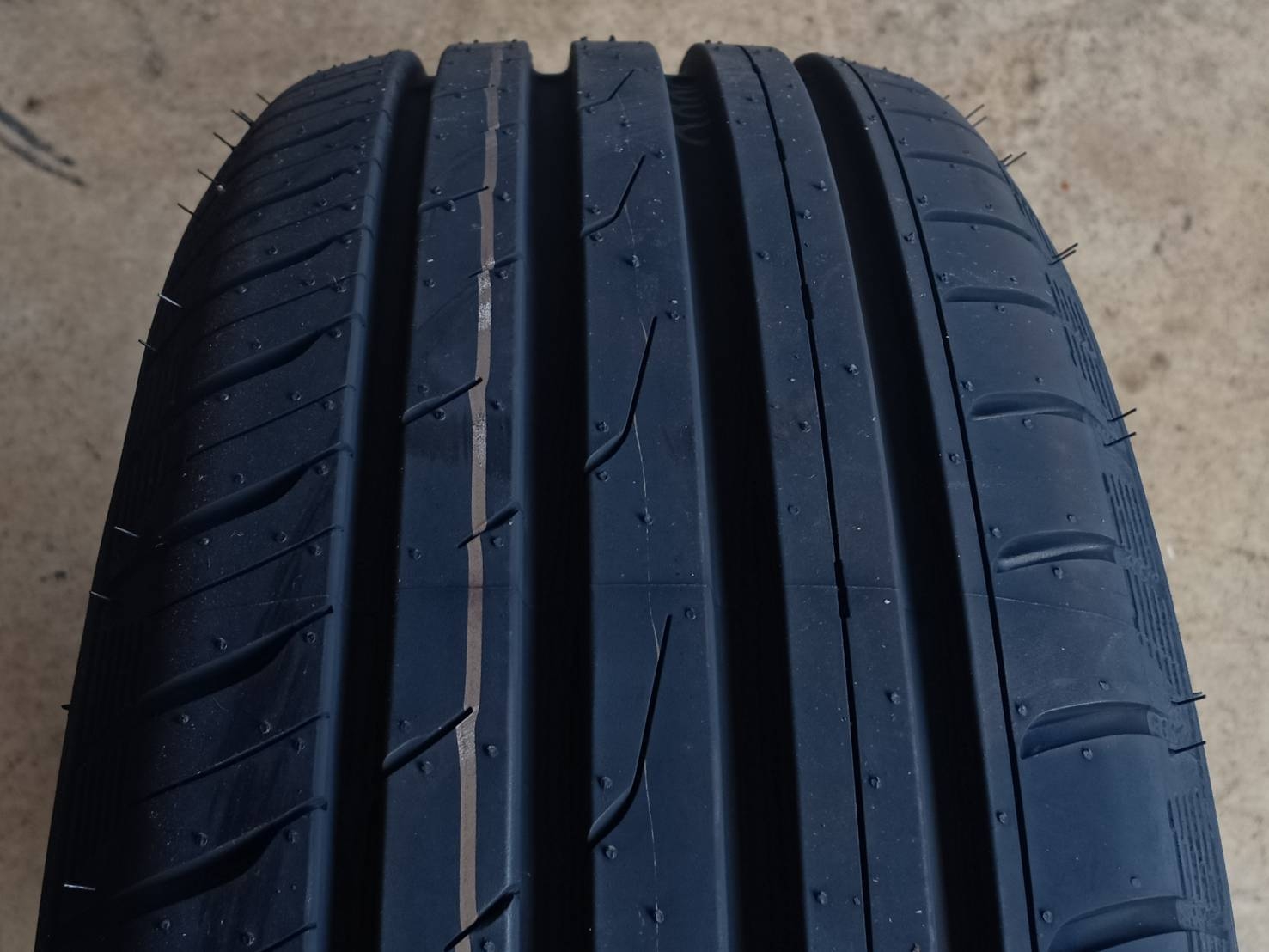 TOYO 185/60R15 PROXES CF2 88H MADE IN JAPAN