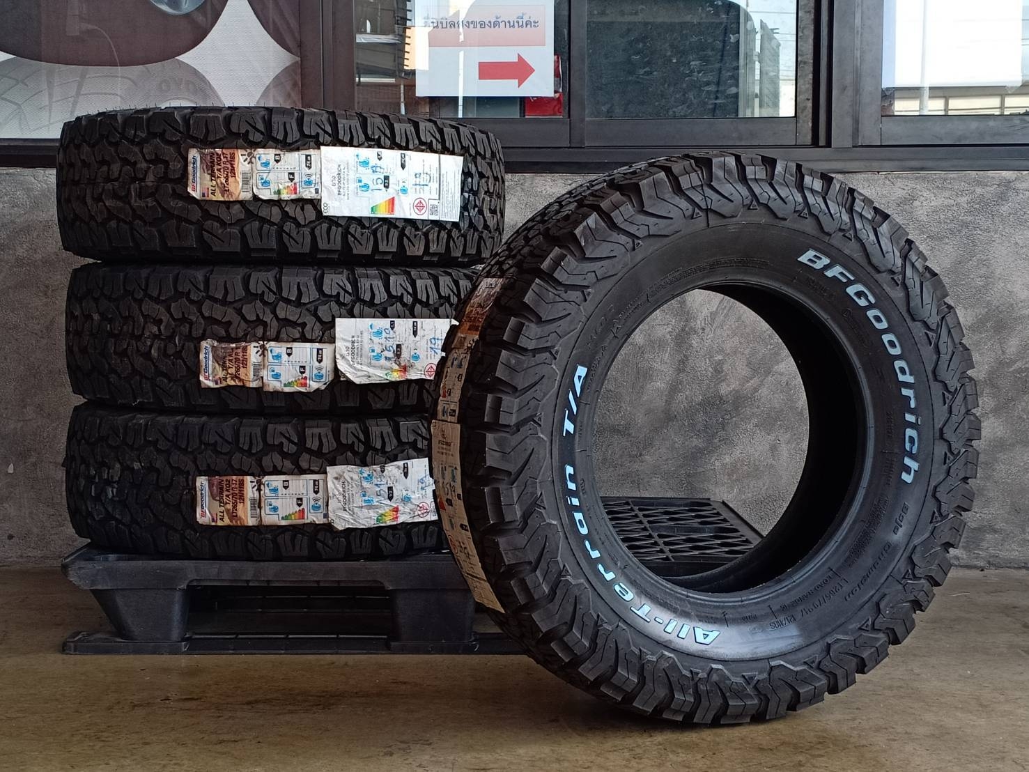 BF-GOODRICH 265/70R17 ALL TERRAIN T/A KO2 121/118S 10PR (ตัวหนังสือขาว) MADE IN U.S.A.