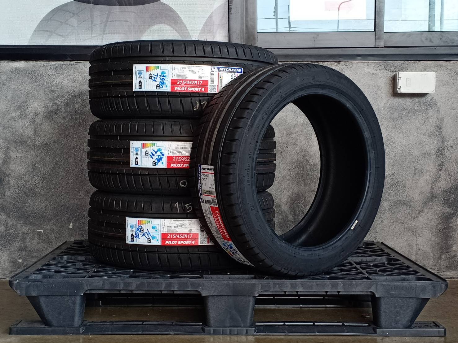 MICHELIN 215/45ZR17 PILOT SPORT 4ST 91Y MADE IN THAILAND