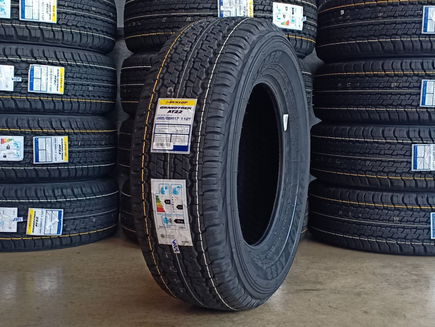 DUNLOP GRANDTREK AT22 265/65R17 112T (ปี19)