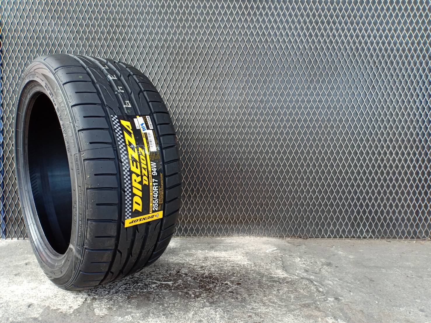 DUNLOP DZ102 255/40-17 ยางใหม่ ราคาถูก