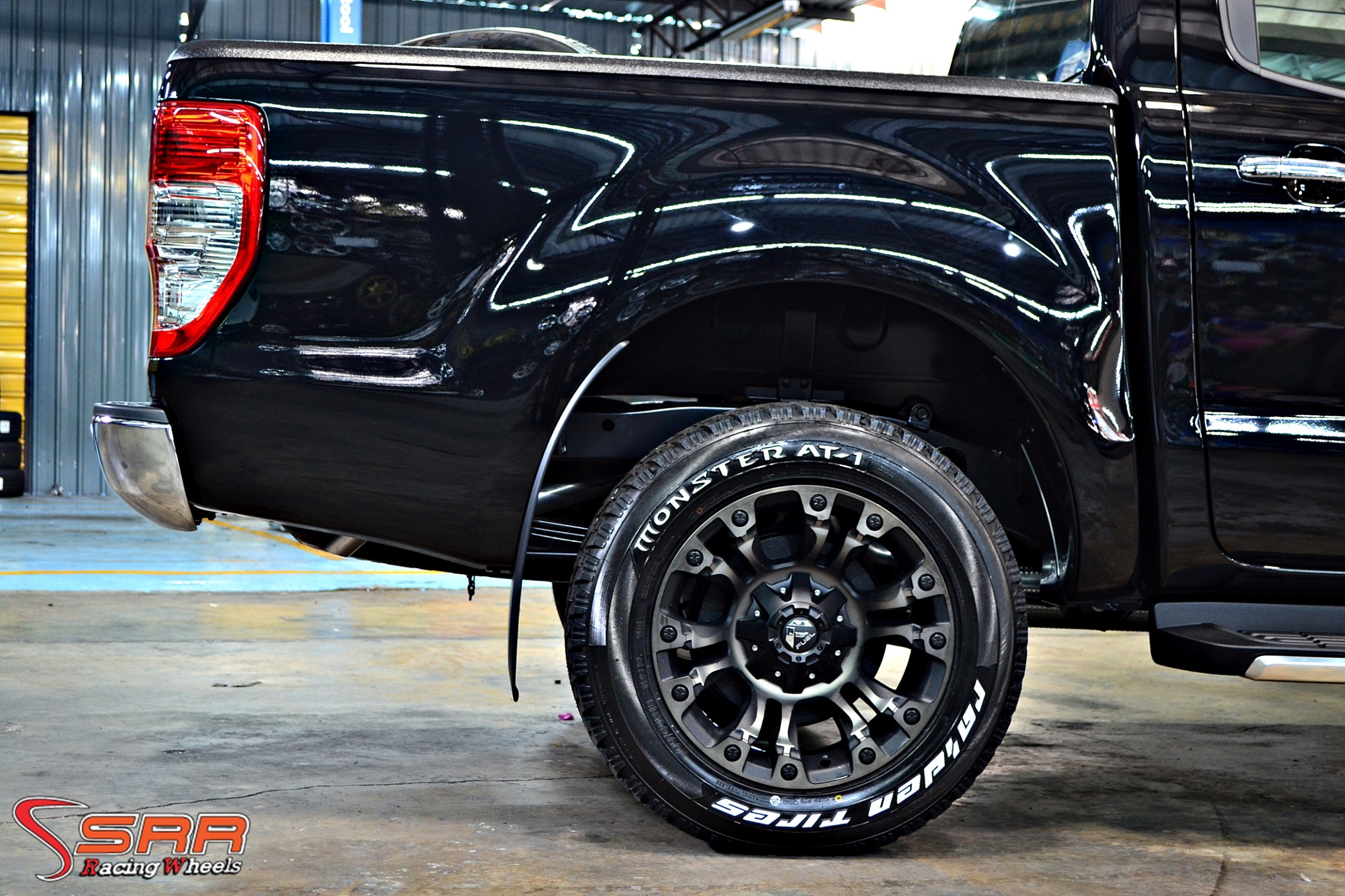 ล้อแท้ FUEL VAPOR ขอบ18 สุดยอดล้อ OFF ROAD