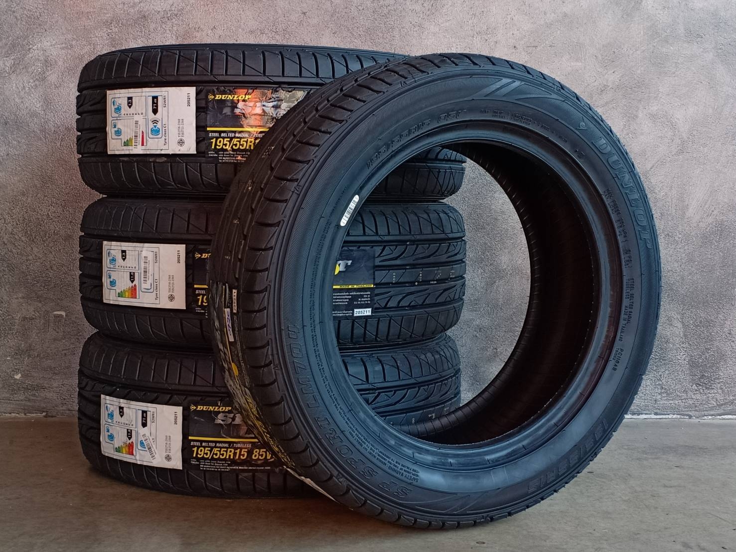 DUNLOP 195/55R15 SP SPORT LM704 85V MADE IN THAILAND