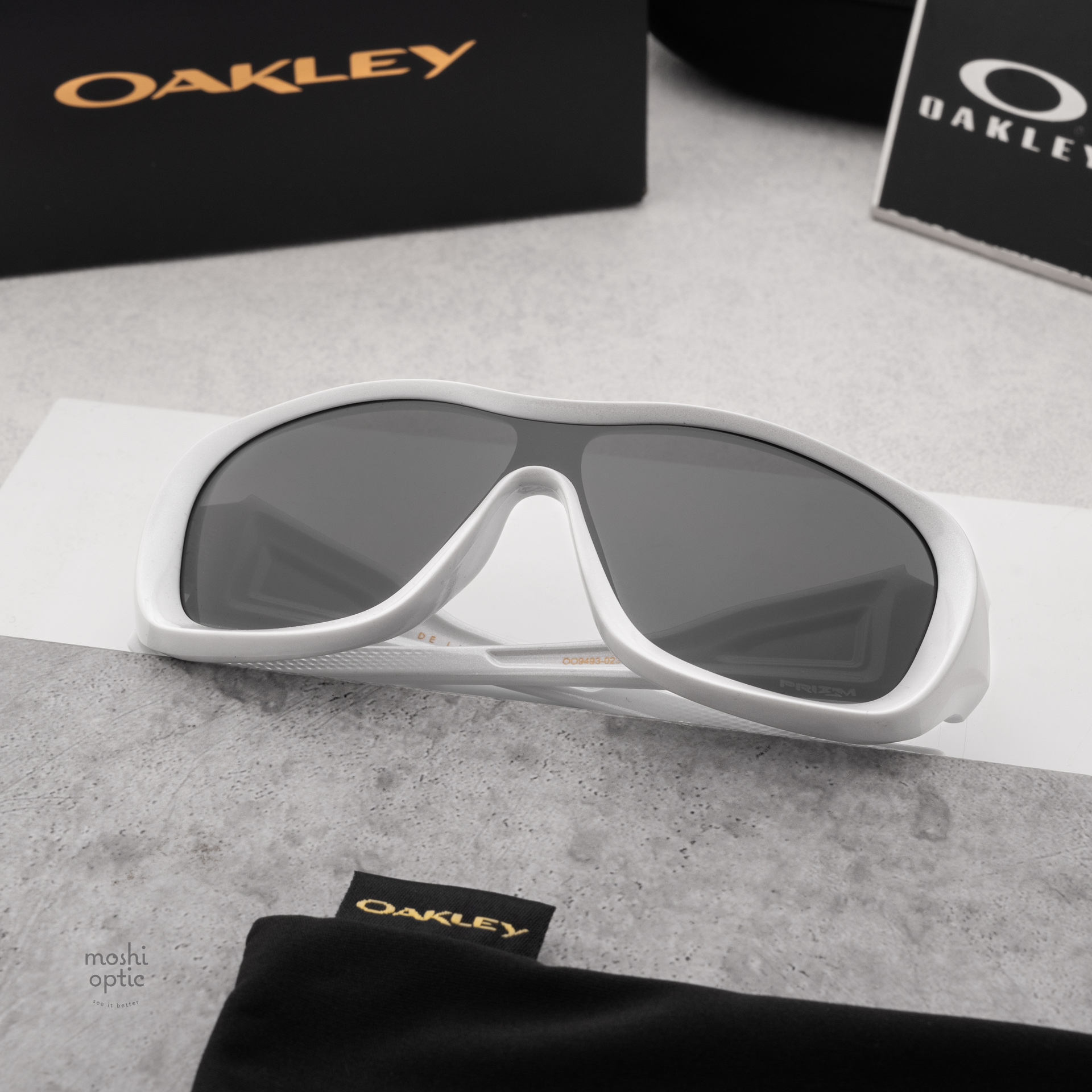 Oakley De La Salle OO9493-02 Pearl White Prizm Black