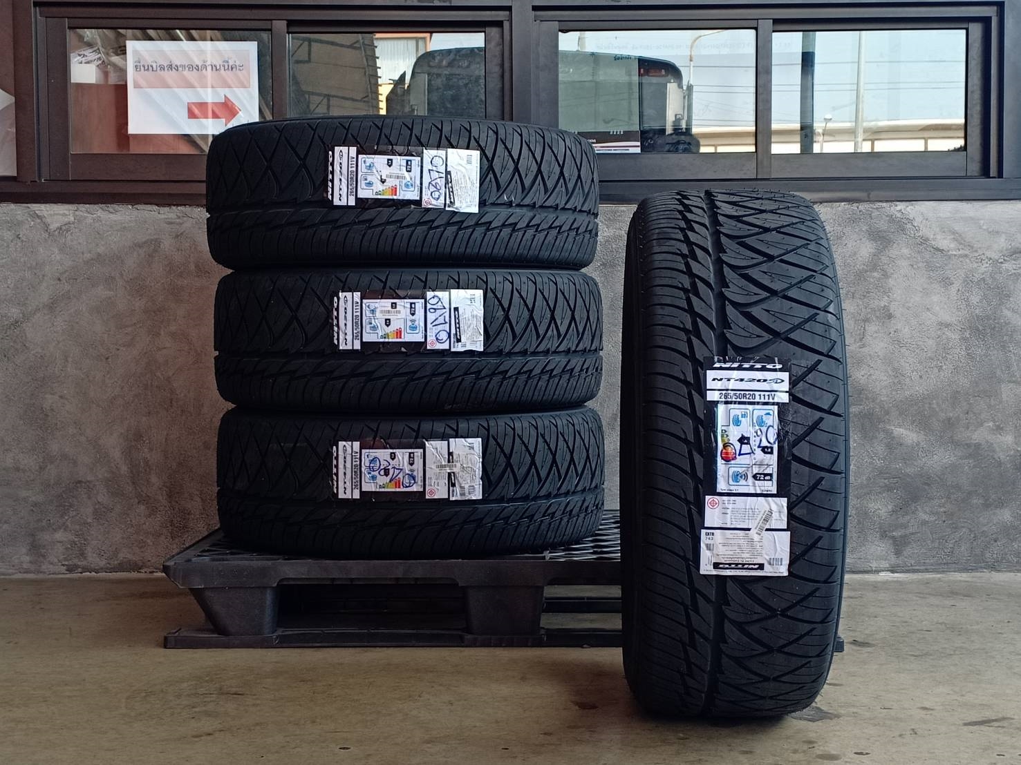 NITTO 265/50R20 NT420SD 111V MADE IN MALAYSIA