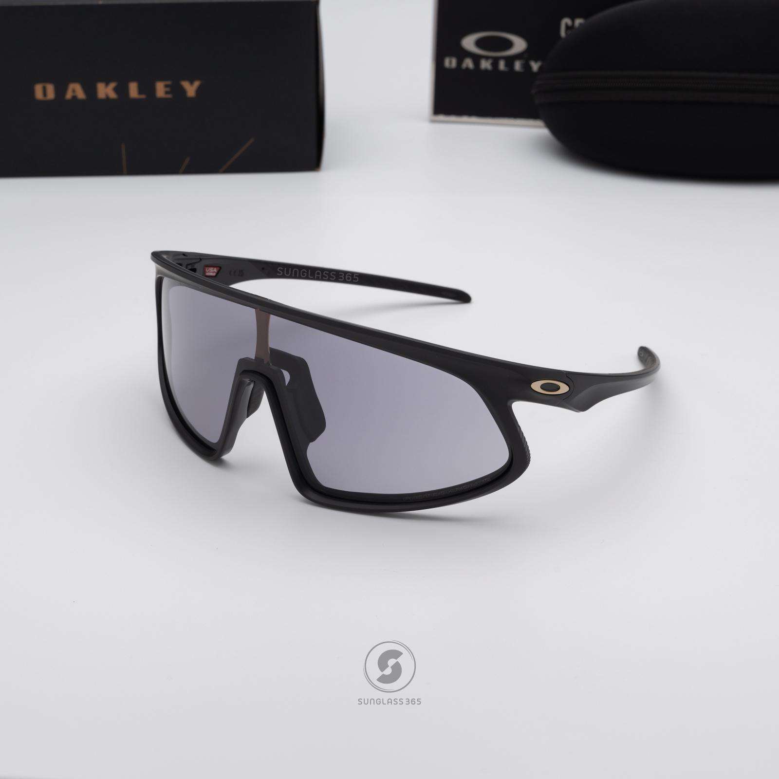 Oakley RSLV OO9484D-06 Matte Carbon Clear Iridium Photochromic