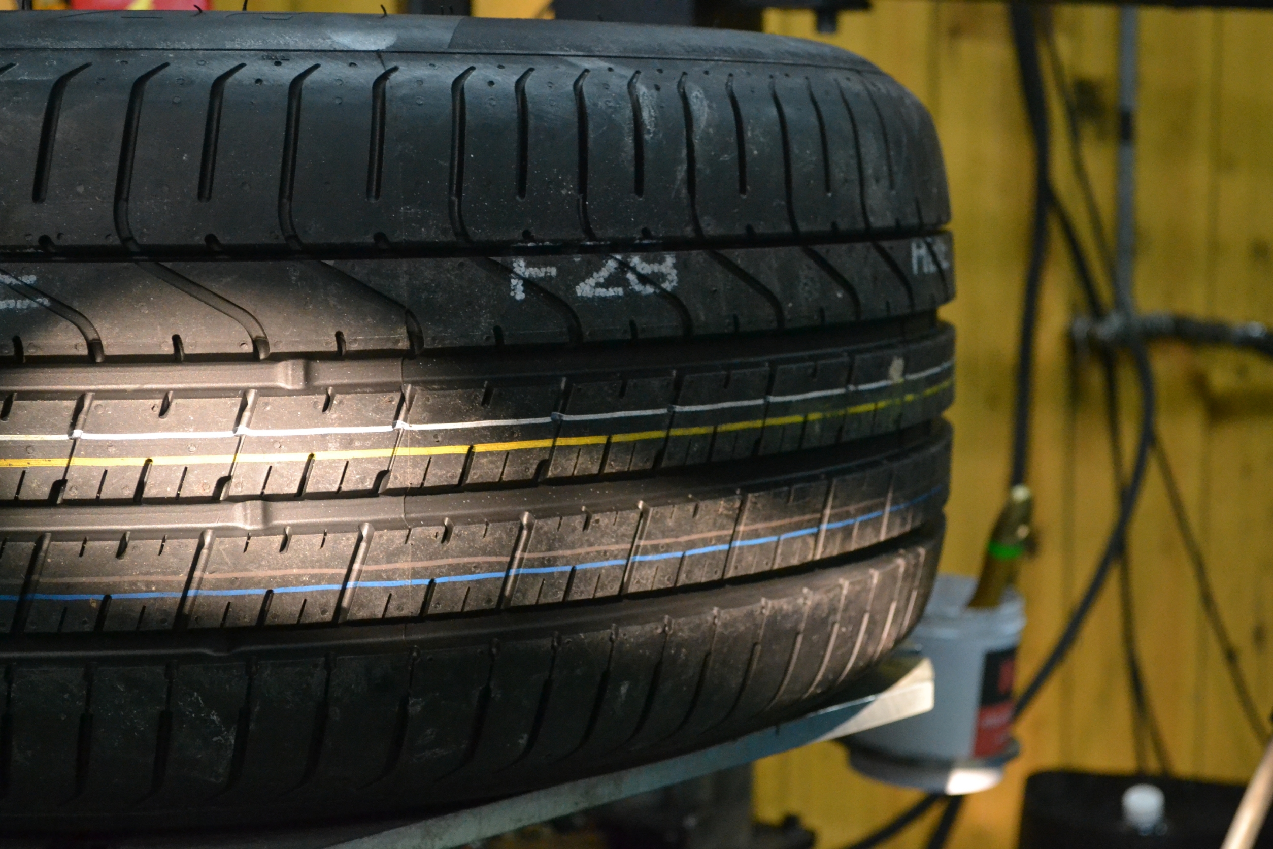 ยางใหม่ค้างปี ลดราคาเกินคุ้ม PIRELLI PZERO RFT 275/40-19 ราคาพิเศษ