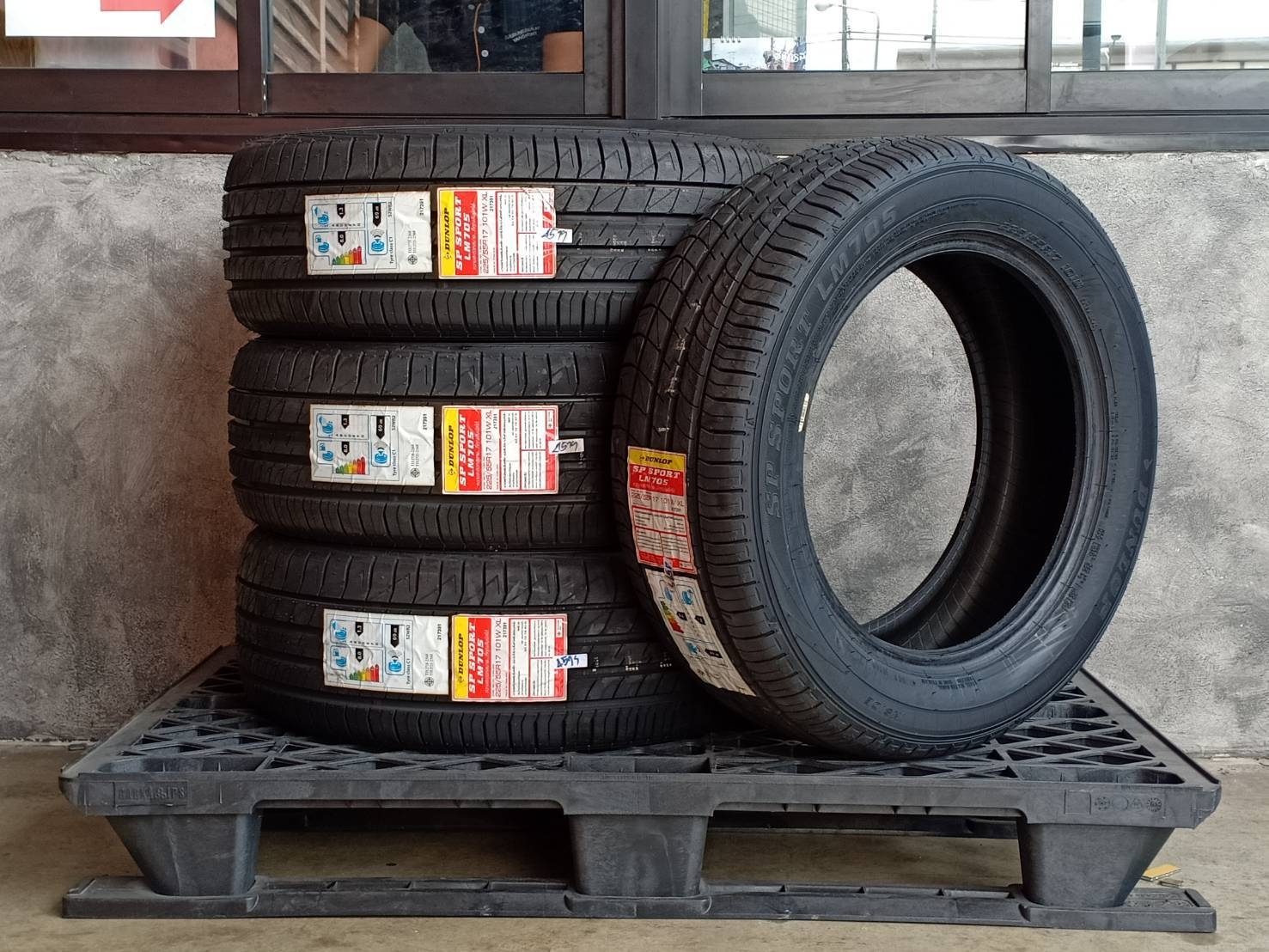 DUNLOP 225/55R17 SP SPORT LM705 101W XL MADE IN THAILAND