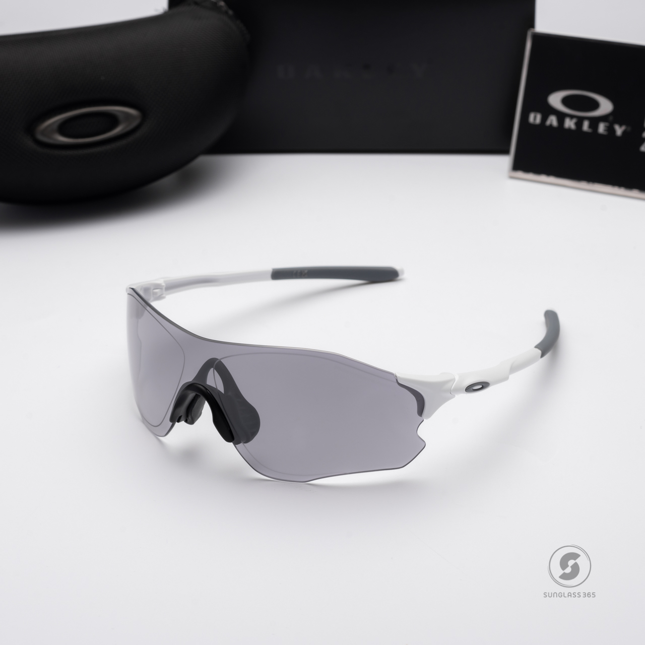 Oakley OO9313-06 EVZERO PATH Matte White Photochromic