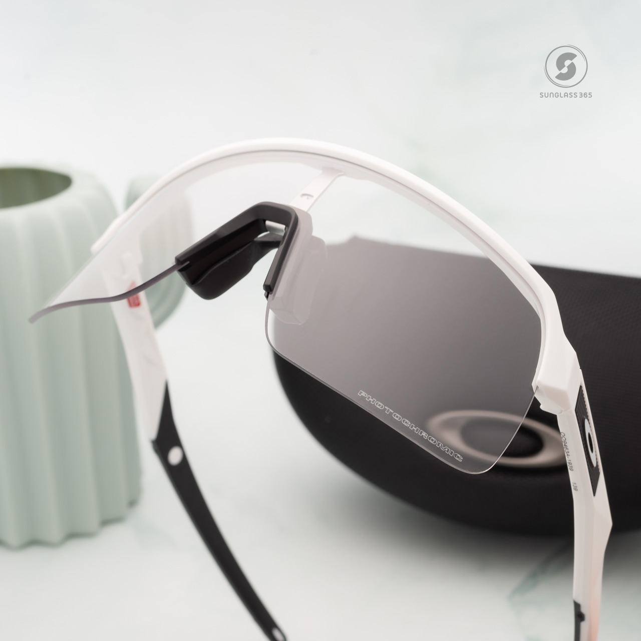 OAKLEY OO9463A-19 Sutro Lite(A) Matte White Clear Photochromic