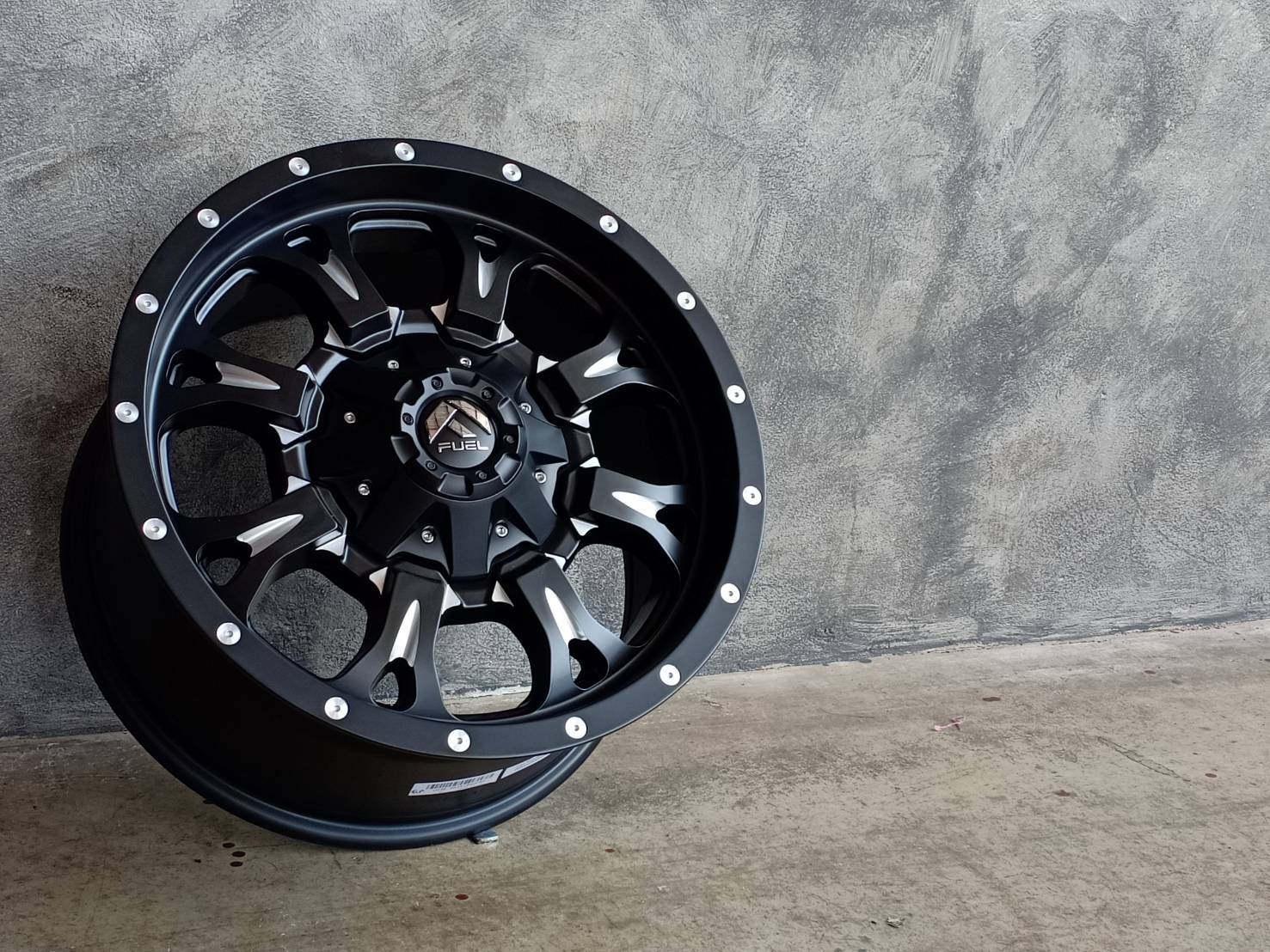 FUEL-KRANK 18X9 6X135/6X139.7 20 106.10 BLACK MILLED EDGE