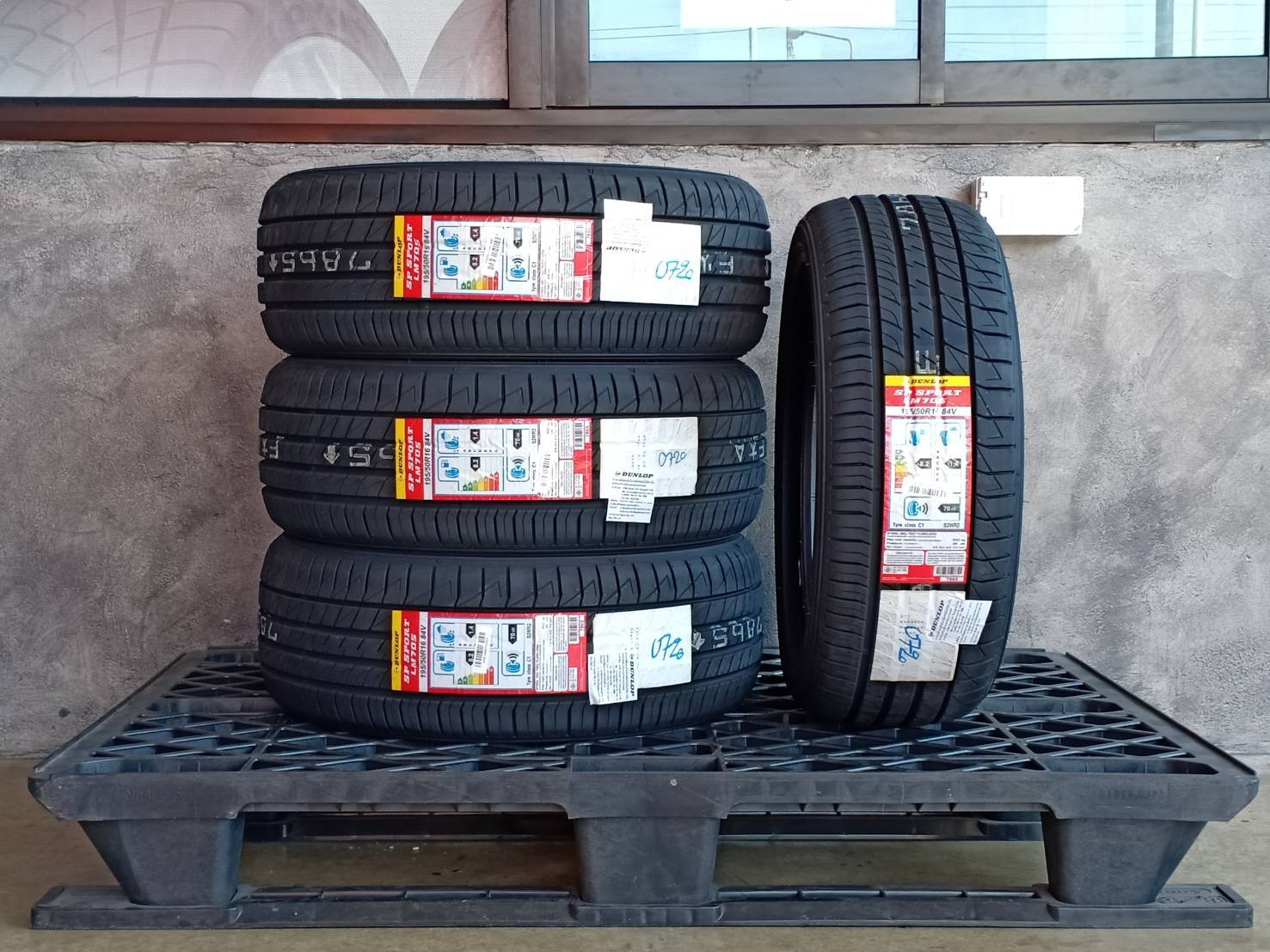 DUNLOP 195/50R16 SP SPORT LM705 84V MADE IN JAPAN