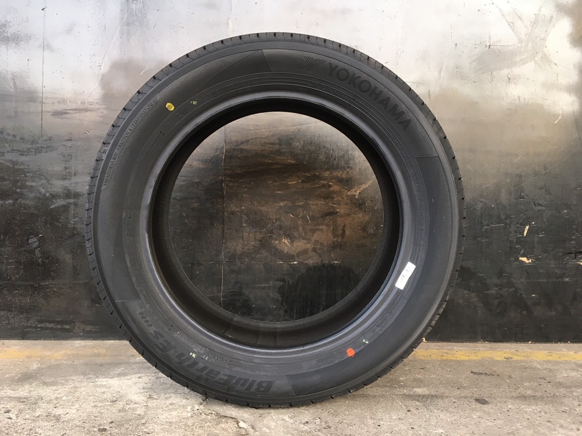 YOKOHAMA BLUEARTH ES32 215/55-17 มาใหม่ ราคาพิเศษ