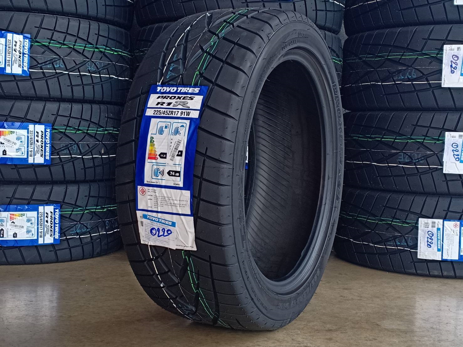 TOYO PROXES R1R 225/45ZR17 ปี20