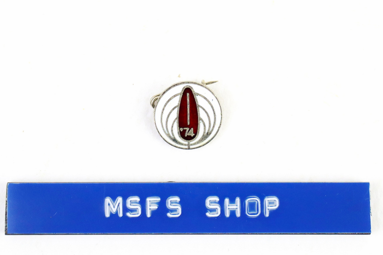 [มือสอง] เข็มกลัดโลหะ Vintage Enamel Pin จากญี่ปุ่น ขนาดเล็ก แบบที่ 5 - ปากกาขนนกสีแดง - โกดังญี่ปุ่น