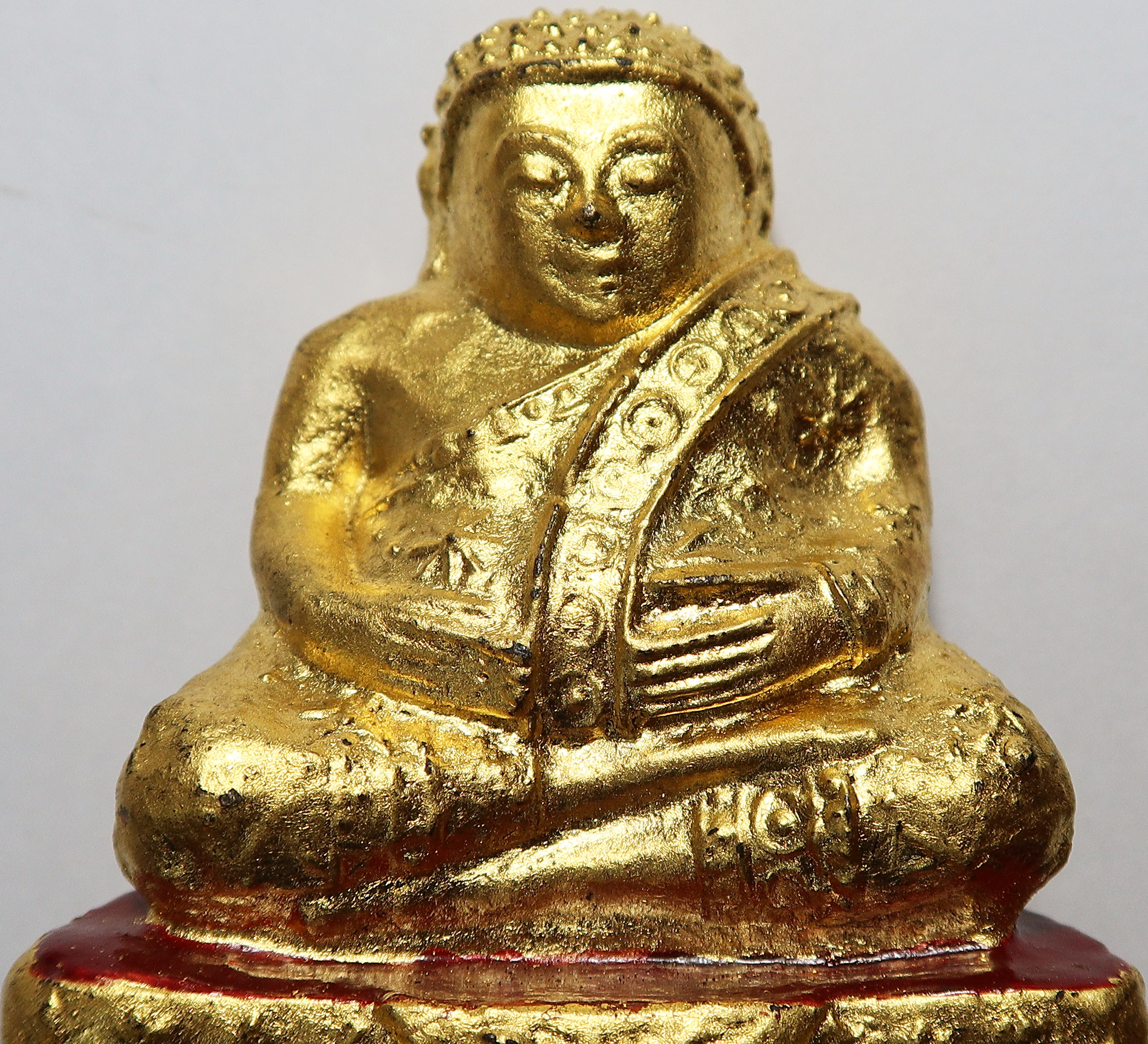 3654 พระสังกัจจายน์ สมัยรัตนโกสินทร์ เนื้อทองเหลือง อุดดินไทย ปิดทองแท้ - ปิดทองใหม่ หน้าตัก 1.9 นิ้ว ฐานกว้าง 2.9 ซ.ม. สูง 2.9 ซ.ม.