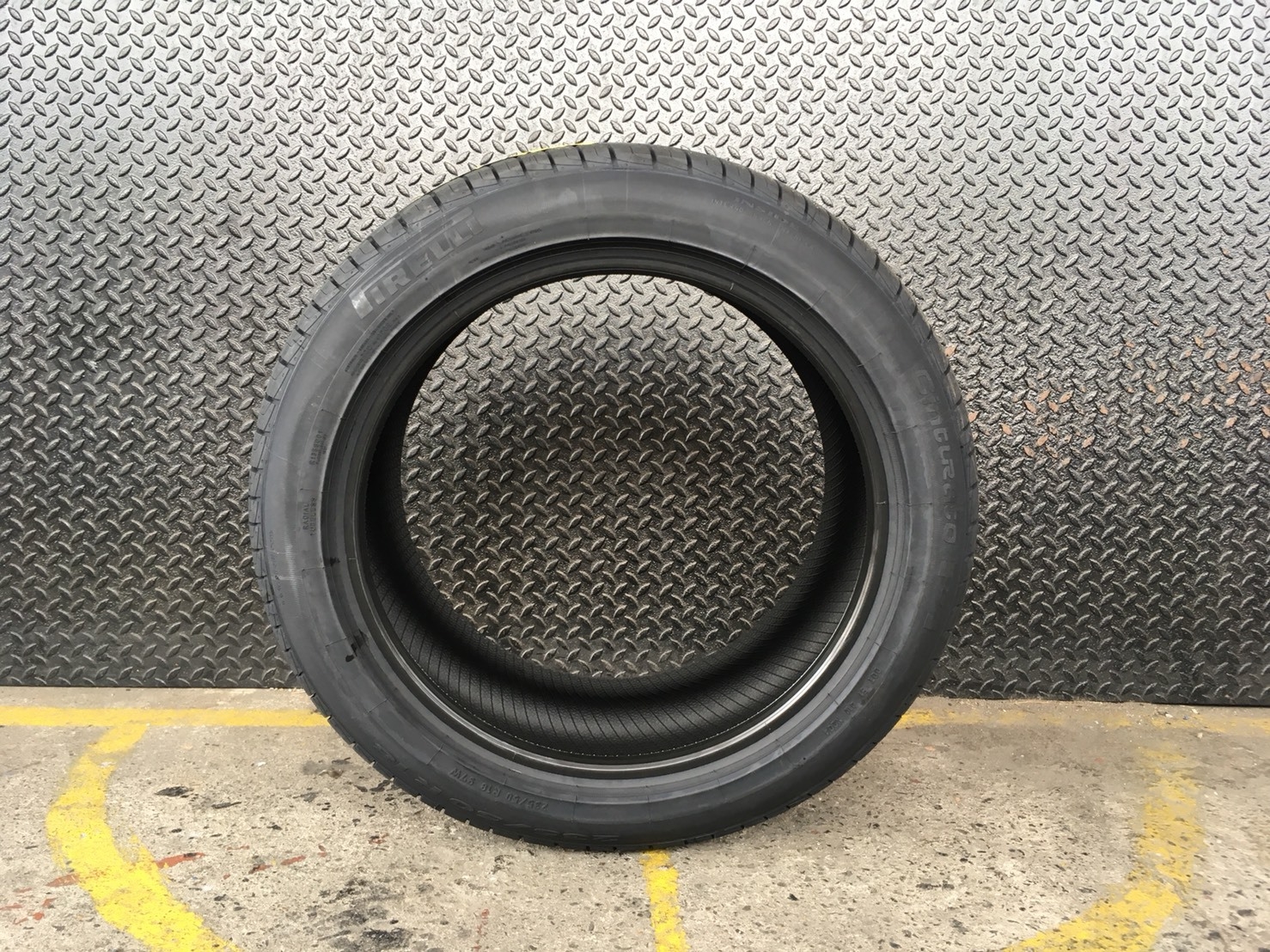 PIRELLI Cinturato P1 235-50-18 ปี18 ซื้อ2แถม2