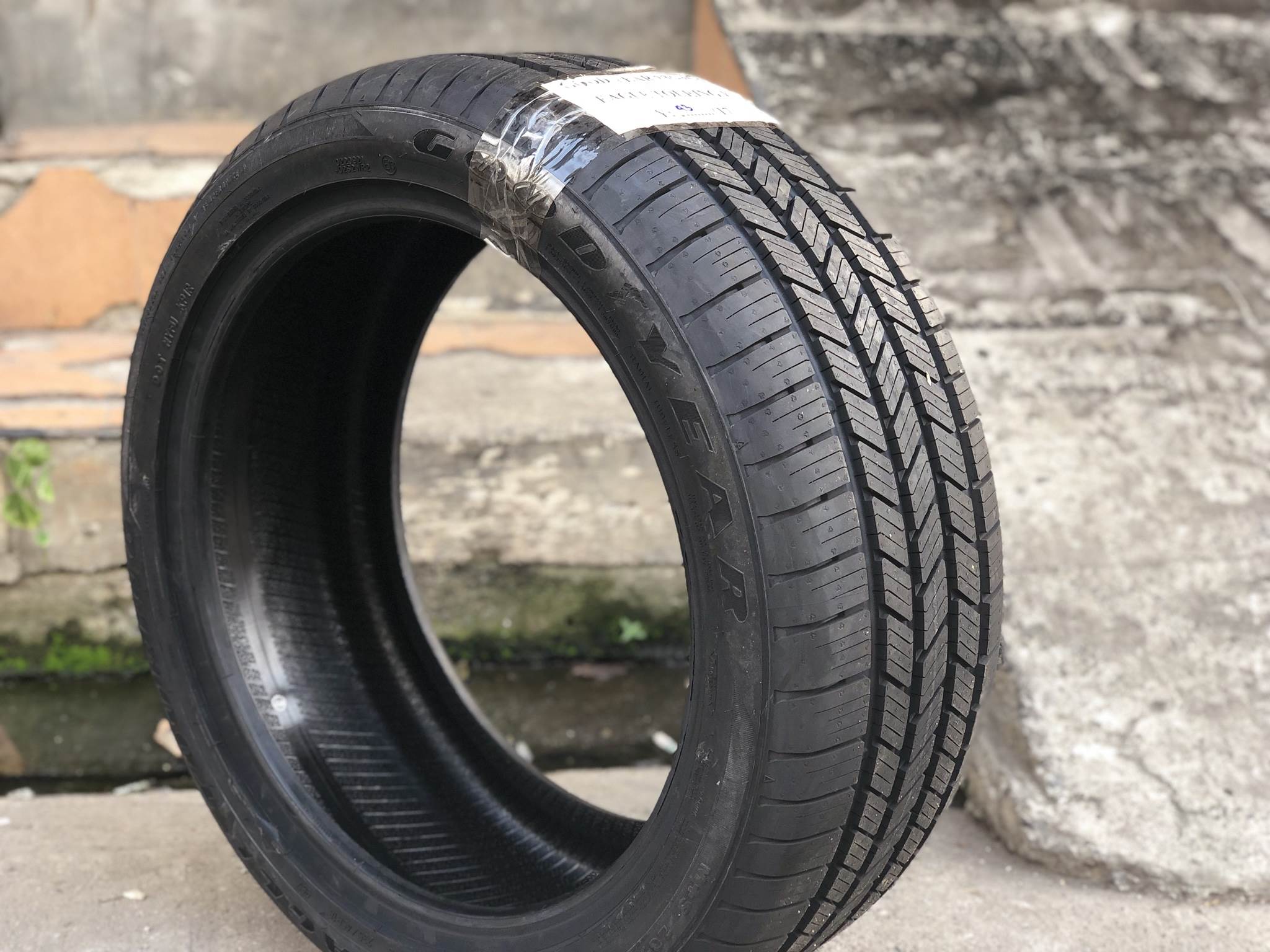 GOODYEAR EAGLE TOURING X 235/45-18 เส้น 2900 ปกติ 5500 ปี17