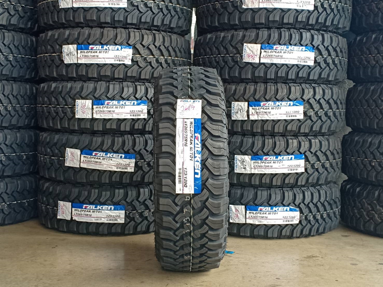 ยางเข้าให่ ลดราคา FALKEN MT01 265/75R16 123/120Q Y19