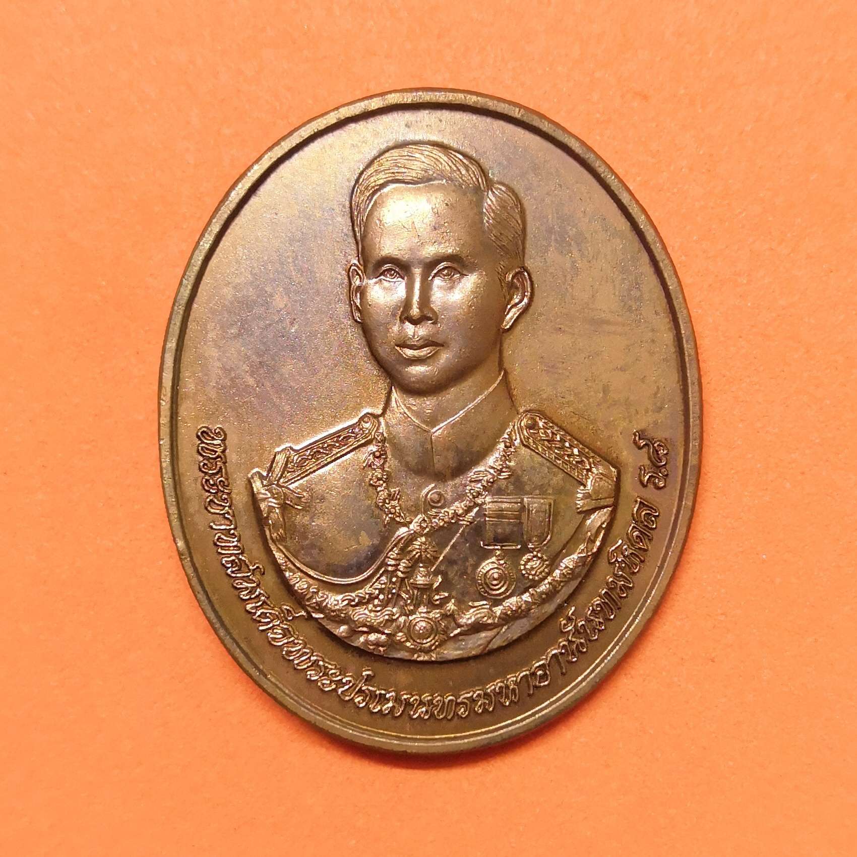เหรียญ รัชกาลที่ 8 - สมเด็จพระสังฆราช แพ ติสสเทวมหาเถร วัดสุทัศนเทพวราราม จัดสร้าง ปี 2542 เนื้อทองแดง สูง 3 เซน