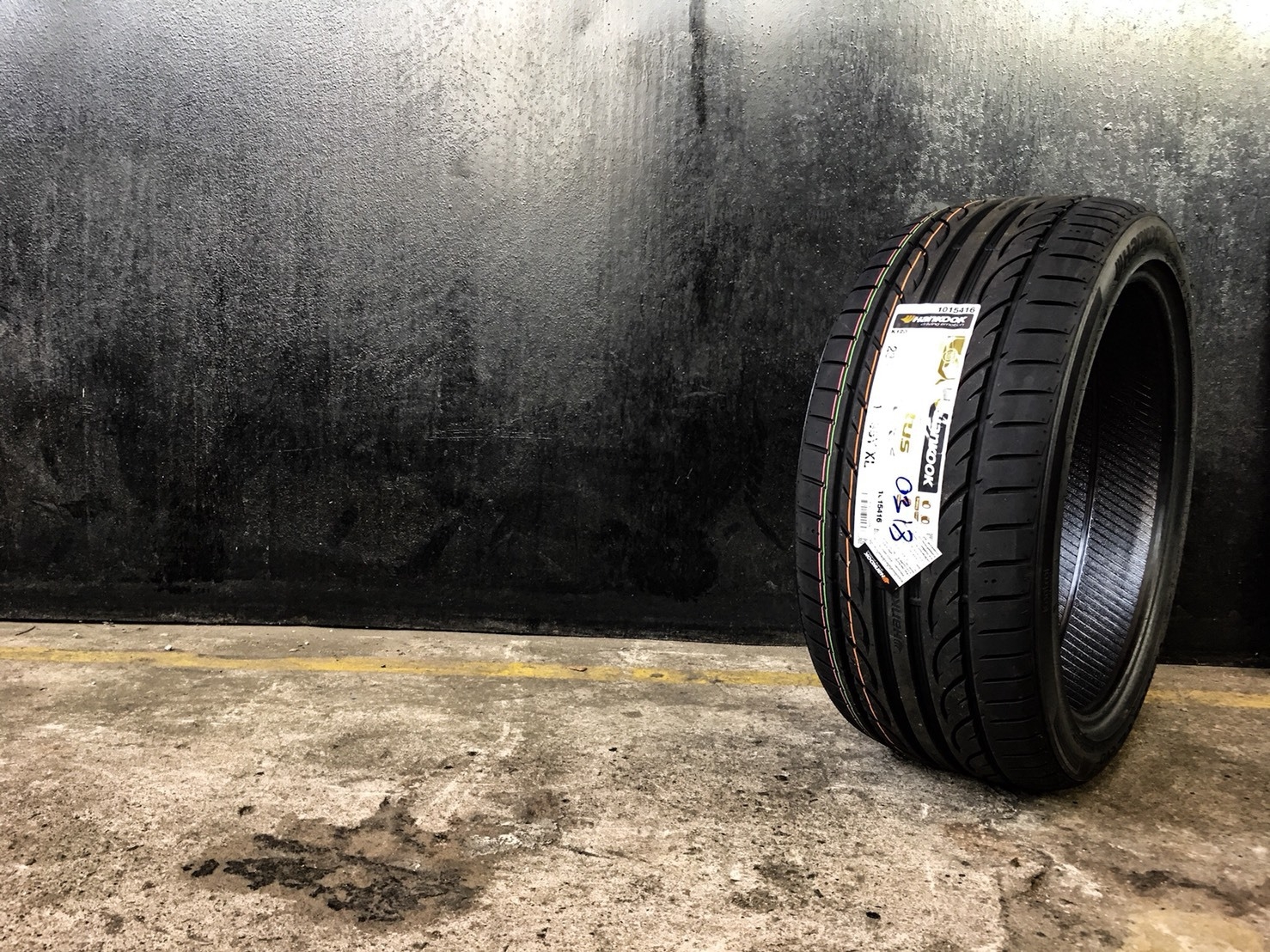 HANKOOK V12 EVO-2 235-40-18 ยางปี18 ราคาลดพิเศษ