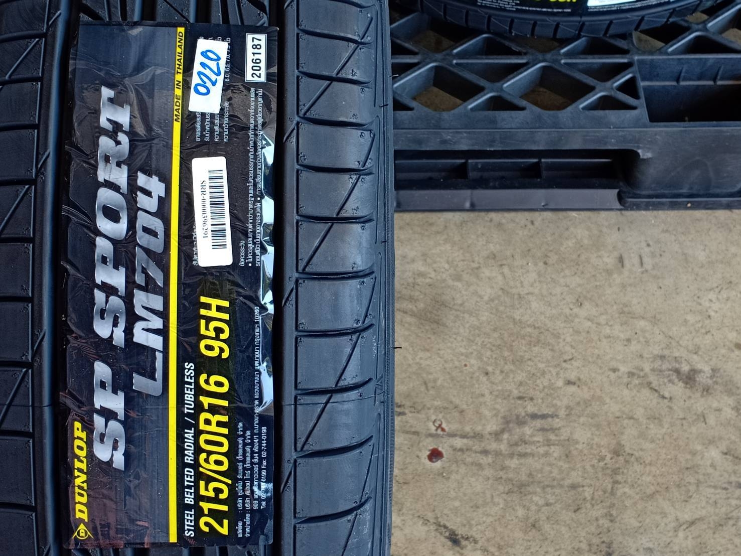 DUNLOP 215/60R16 SP SPORT LM704 95H MADE IN THAILAND