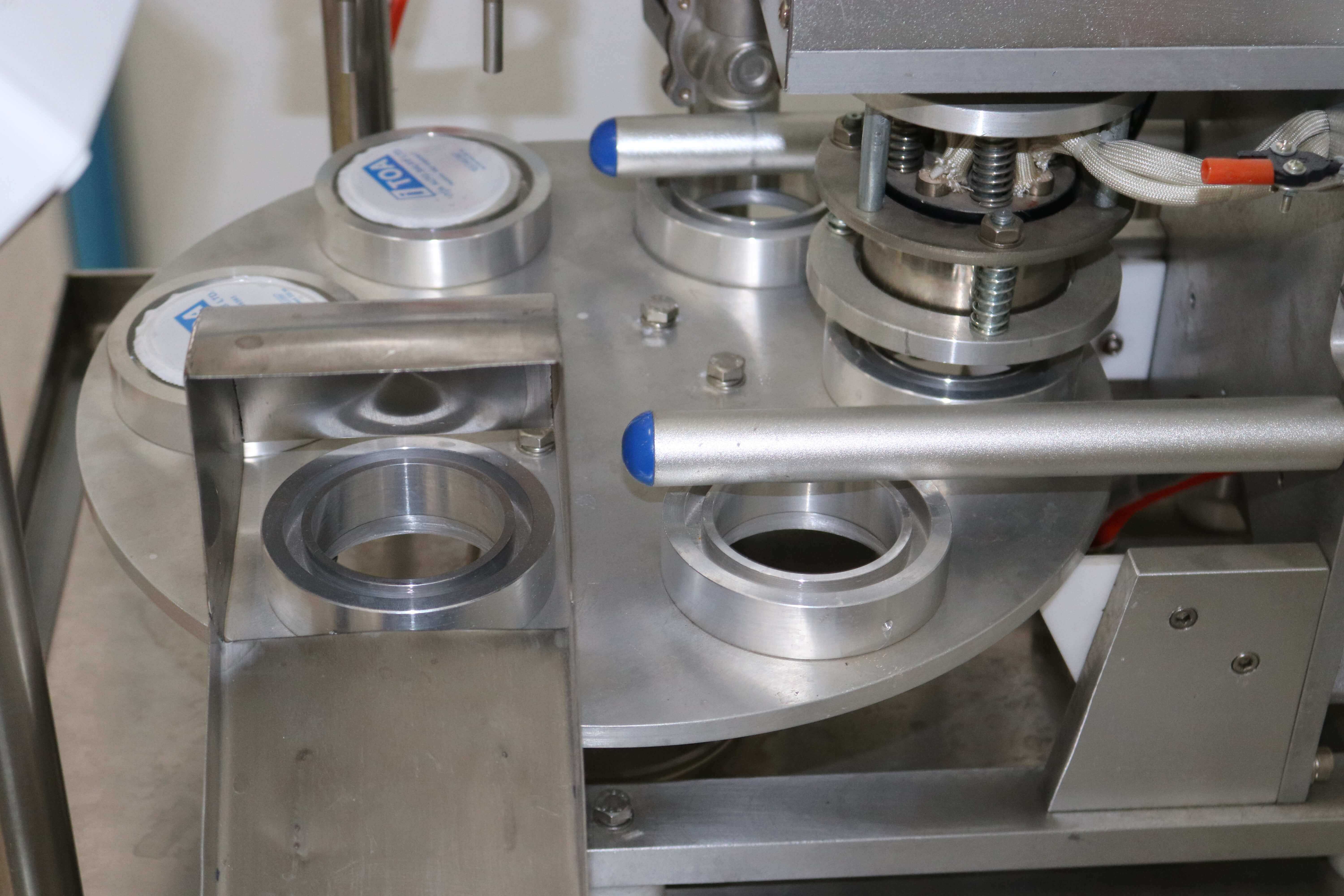 เครื่องบรรจุน้ำถ้วย 8หลุม