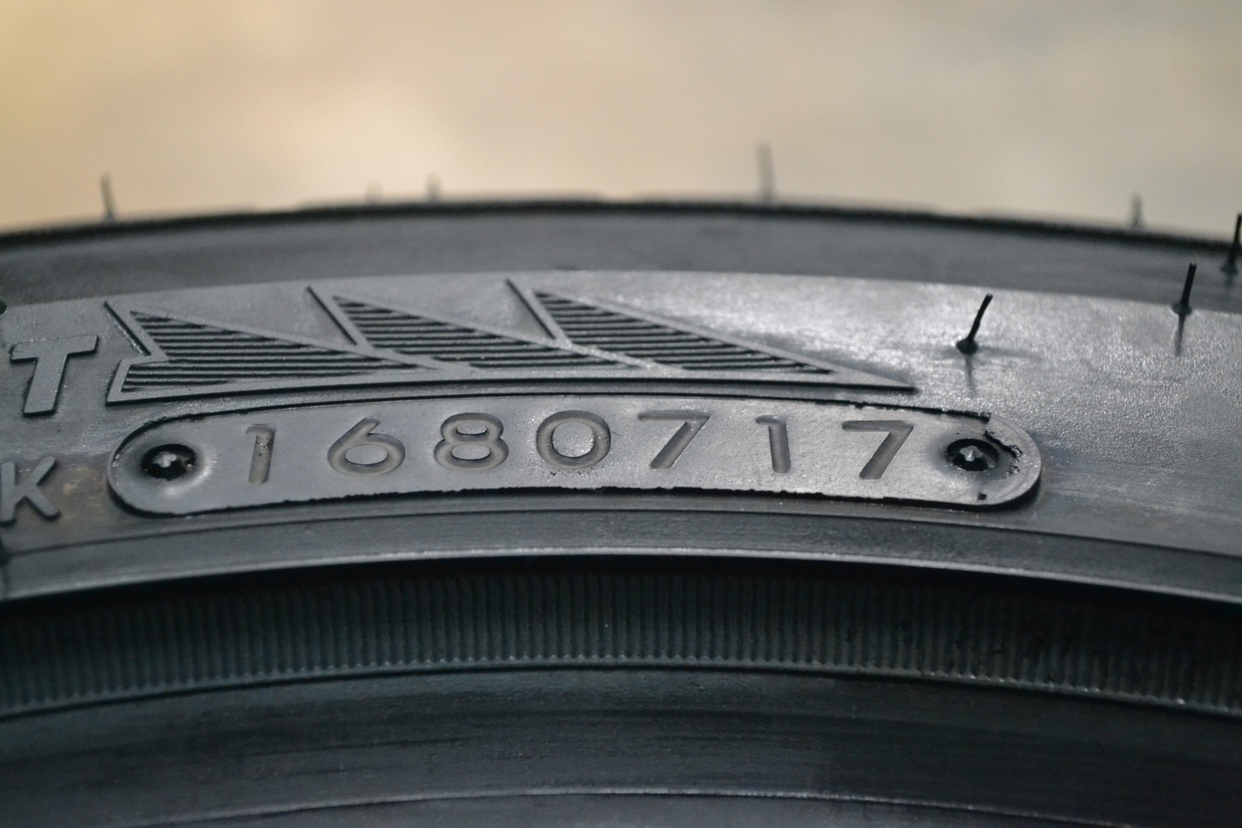 ยางใหม่ TOYO R1R 195/50-15 ขายราคาส่ง