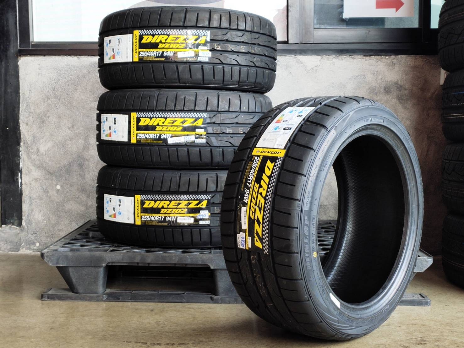 DUNLOP DIREZZA DZ102 255/40R17 94W THAILAND