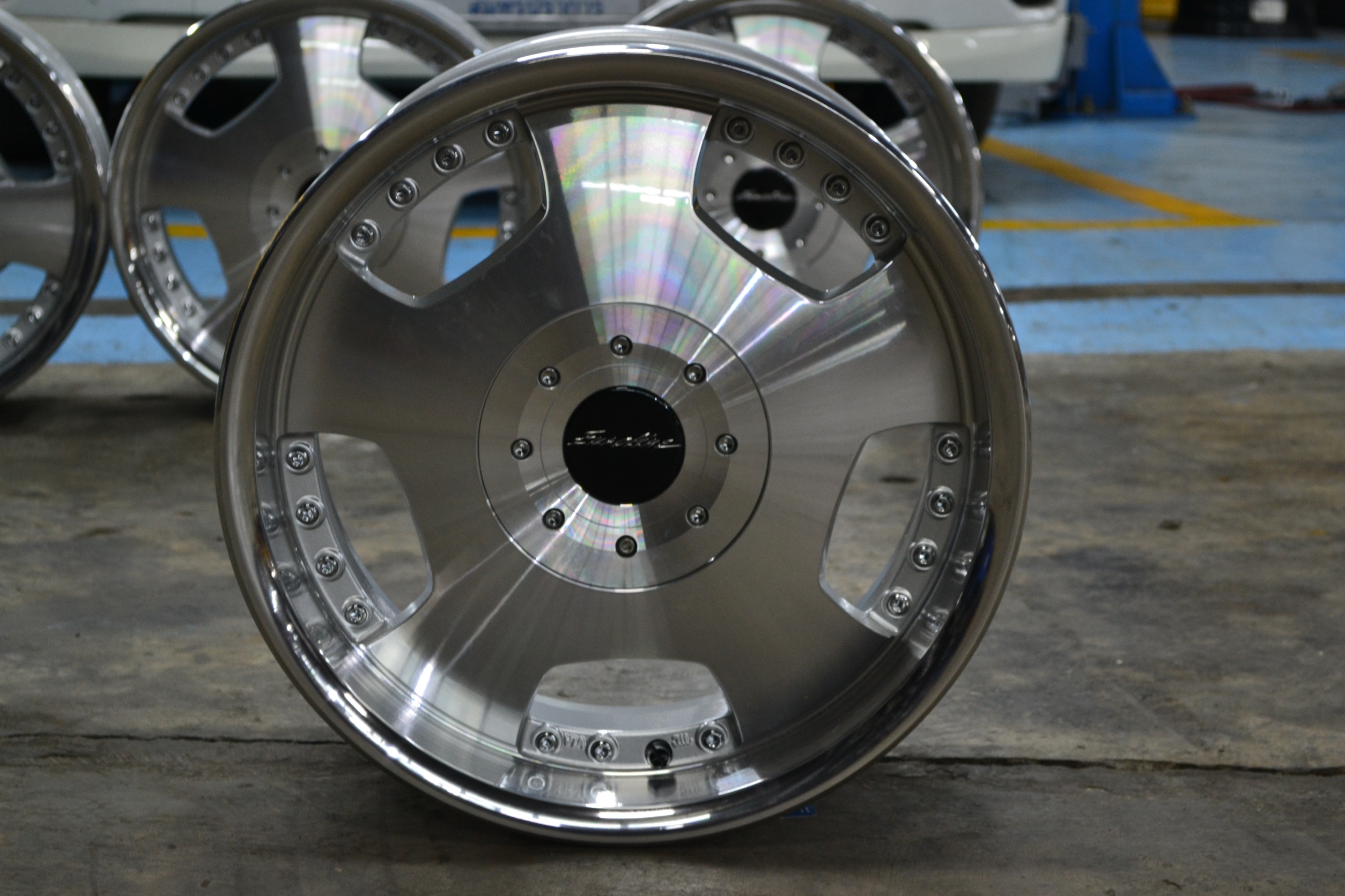 ล้อใหม่ สำหรับรถตู้ VIP ลาย EUROLINE