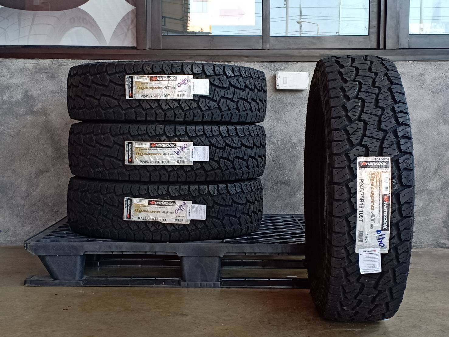 HANKOOK 245/75R16 DYNAPRO AT-Mต้องการส่วนลดราคาพิเศษ กรุณาสอบถาม