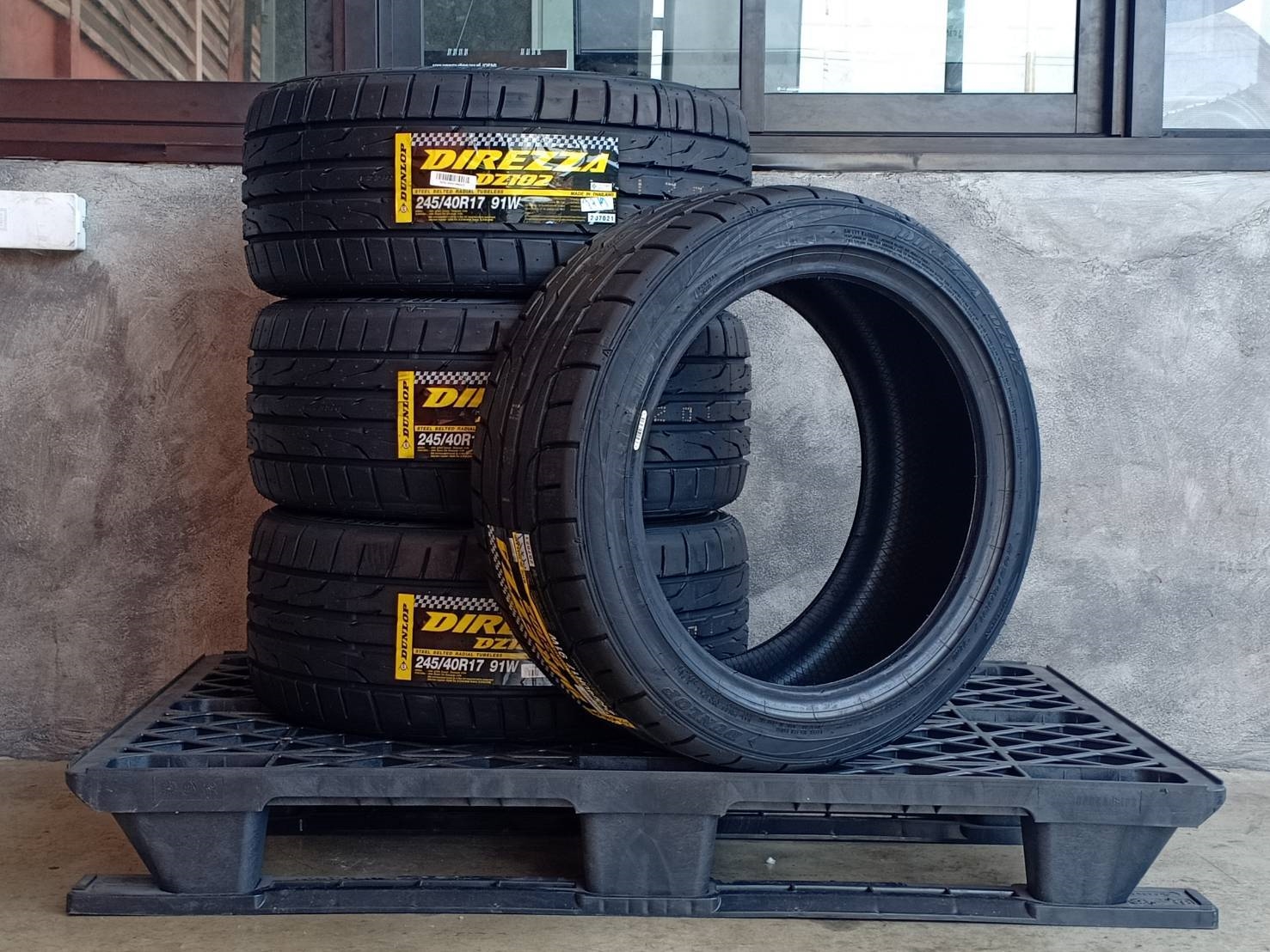 DUNLOP DIREZZA DZ102 245/40R17 91W MAXLOAD 615KG THAILAND