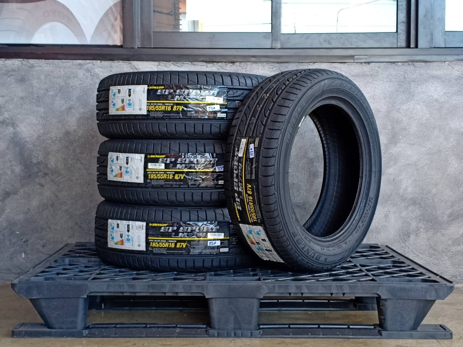 DUNLOP 195/55R16 SP SPORT LM704 87V MADE IN THAILAND