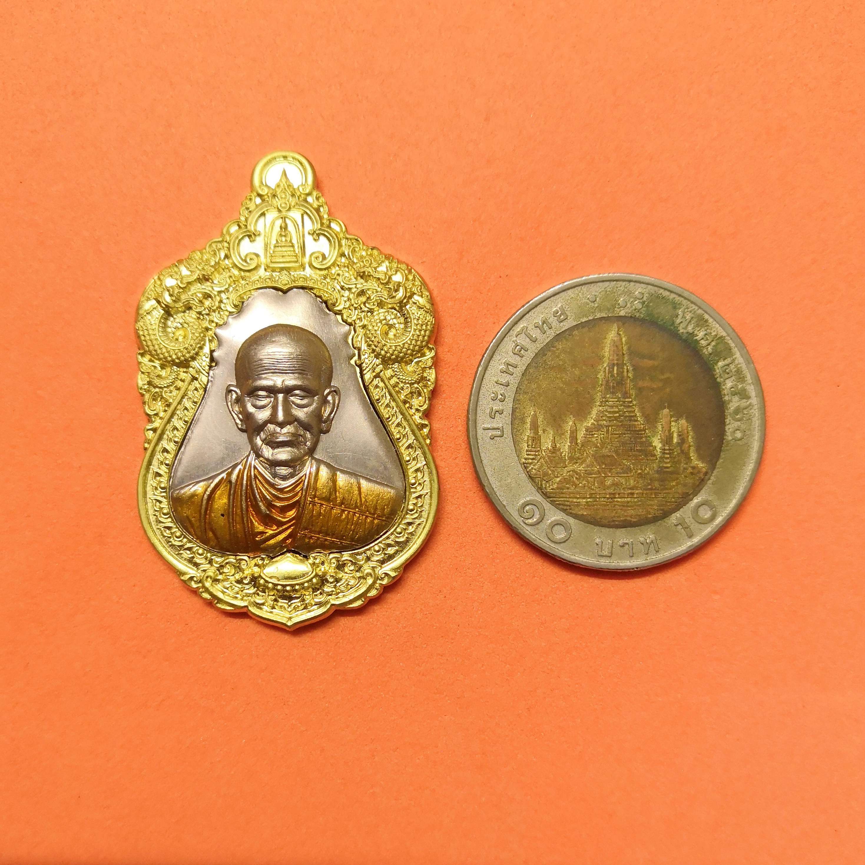เหรียญ มงคลชินบัญชร สมเด็จพระพุฒาจารย์ (โต พรหมรังสี) วัดกลางคลองข่อย จังหวัดราชบุรี ปี 2566 เนื้อทองทิพย์ หน้ากากอาบเงินเต็มแผ่น สูงรวมห่วง 4.2 เซน พร้อมกล่องเดิม