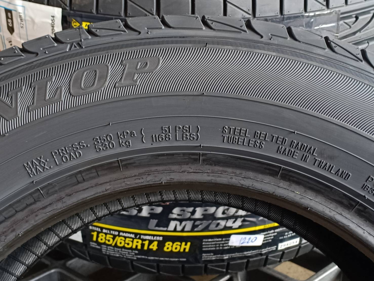 DUNLOP 185/65R14 SP SPORT LM704 ต้องการส่วนลดราคาพิเศษ กรุณาสอบถาม