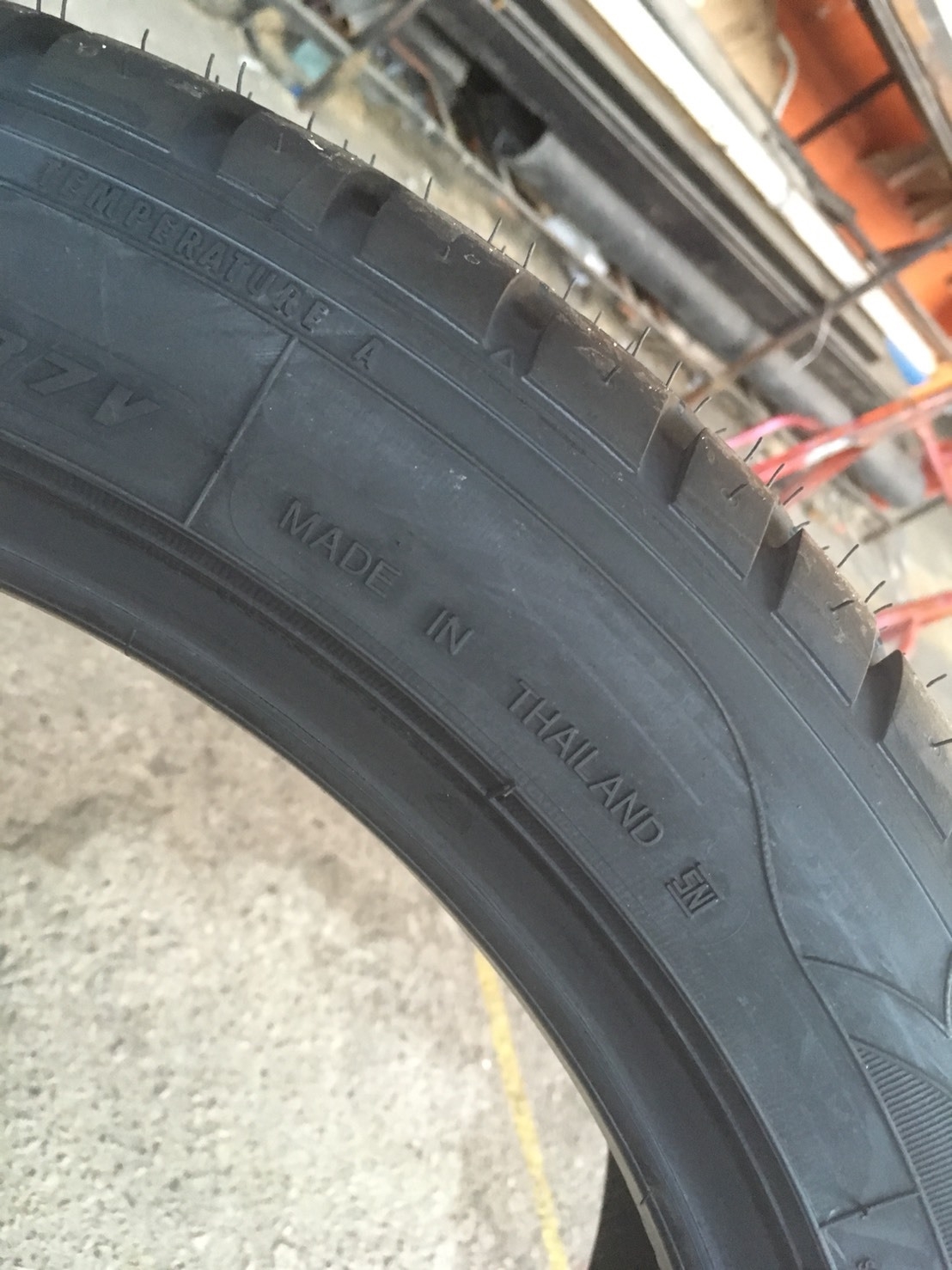 GOODYEAR 215/45-17 ยางใหม่ ปี17 ซื้อ2แถม2