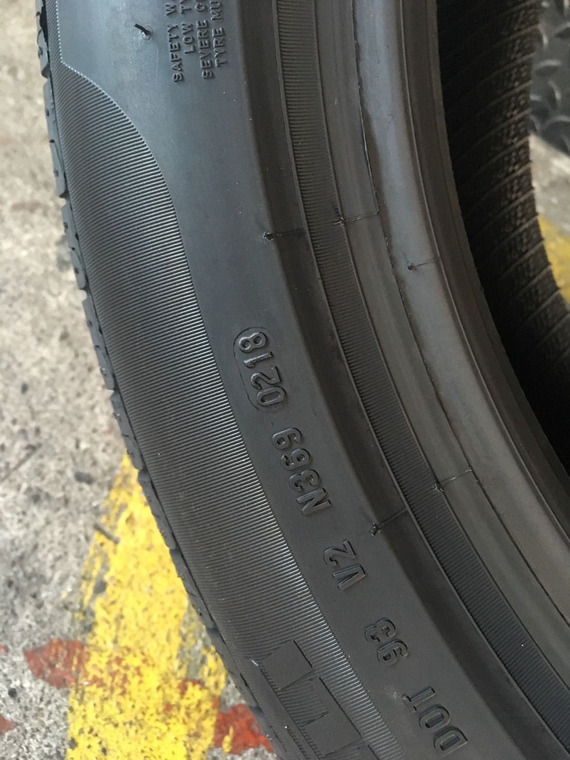 PIRELLI CINTURATO P7 RFT 245-50-18 เส้น 13000 บาท