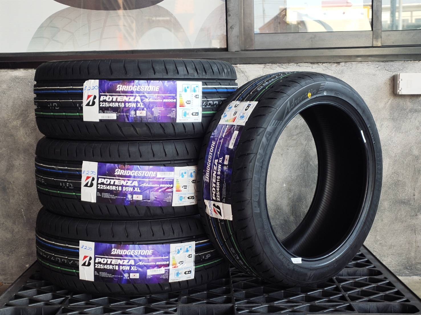 BRIDGESTONE 225/45R18 95WXL RE004 THAILAND