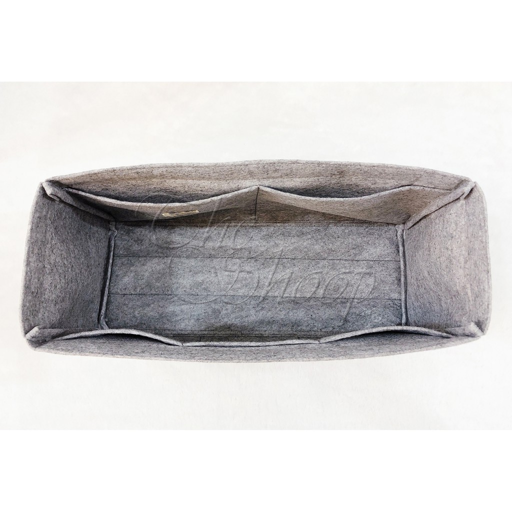 ที่จัดระเบียบกระเป๋า LV on the go MM / GM มี 4 สี ช่วยแก้ปัญหา หาของสิ่งของในกระเป๋าไม่เจอ ก้นกระเป่าห้อยไม่สวย ที่สำคัญ!! น้ำหนักเบาจนเหมือนไม่ได้ใส่