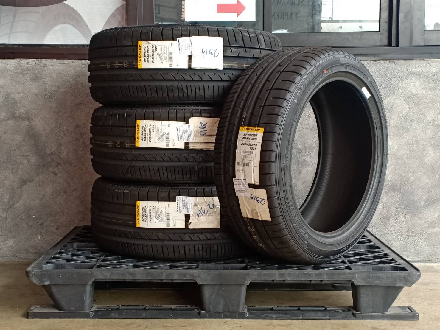 DUNLOP SP SPORTMAXX050 PLUS 245/45ZR19 102Y JAPAN