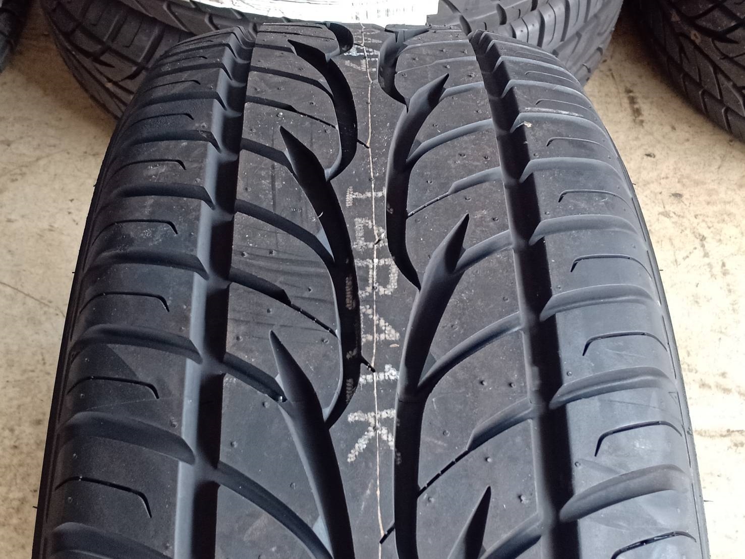 FALKEN STZ01 265/60-18 เส้น 3,xxx ปกติ 6500 บาท ปี18 ยางญี่ปุ่น