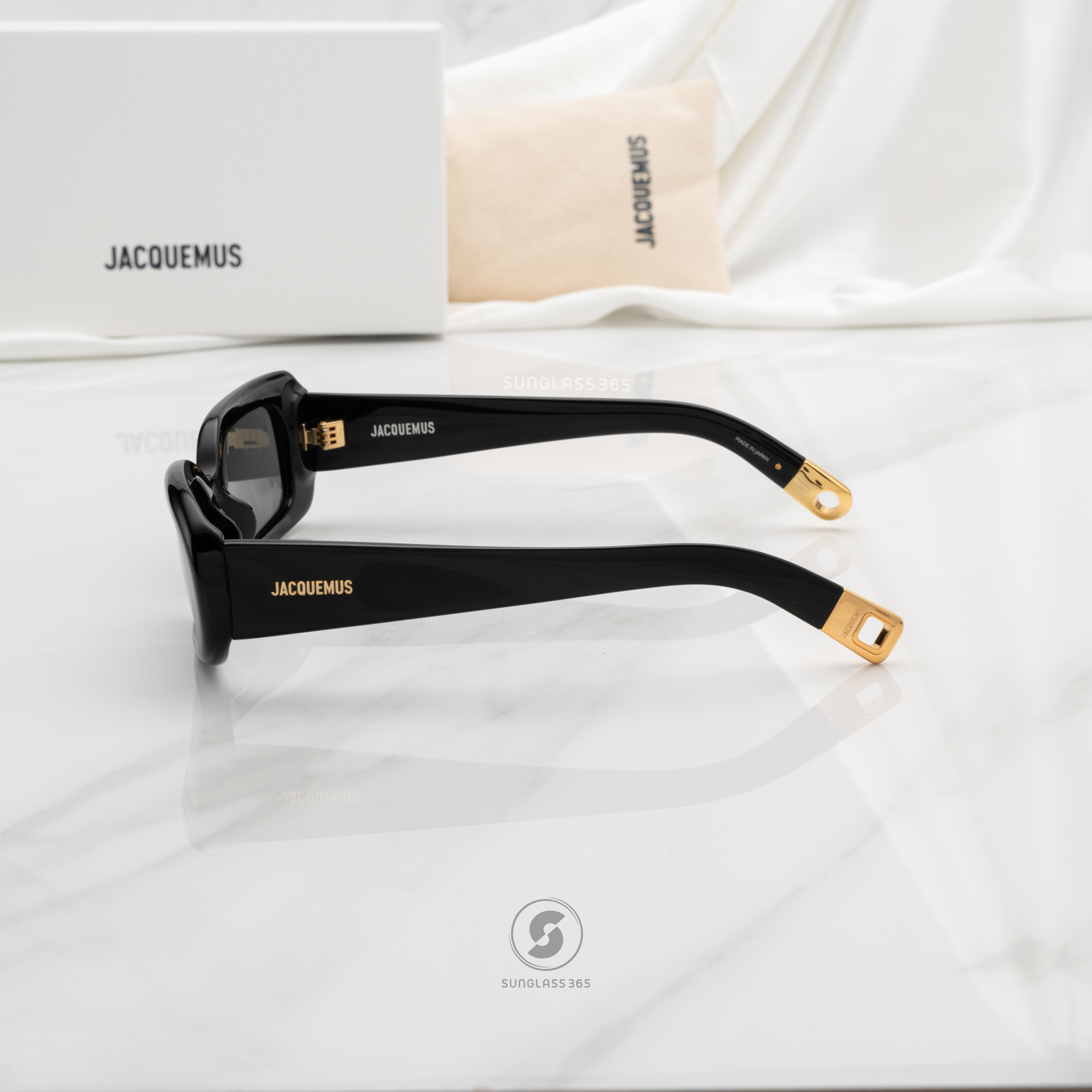 แว่นกันแดด JACQUEMUS ROUND CARRE JAC11 C1