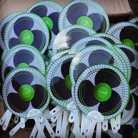 พัด Fan รับผลิตพัดพลาสติก พัดโบก พัดวงกลม สกรีนโลโก้ 4สีออฟเซต