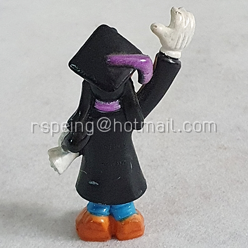 ฟิกเกอร์พลาสติก Goofy รับปริญญา