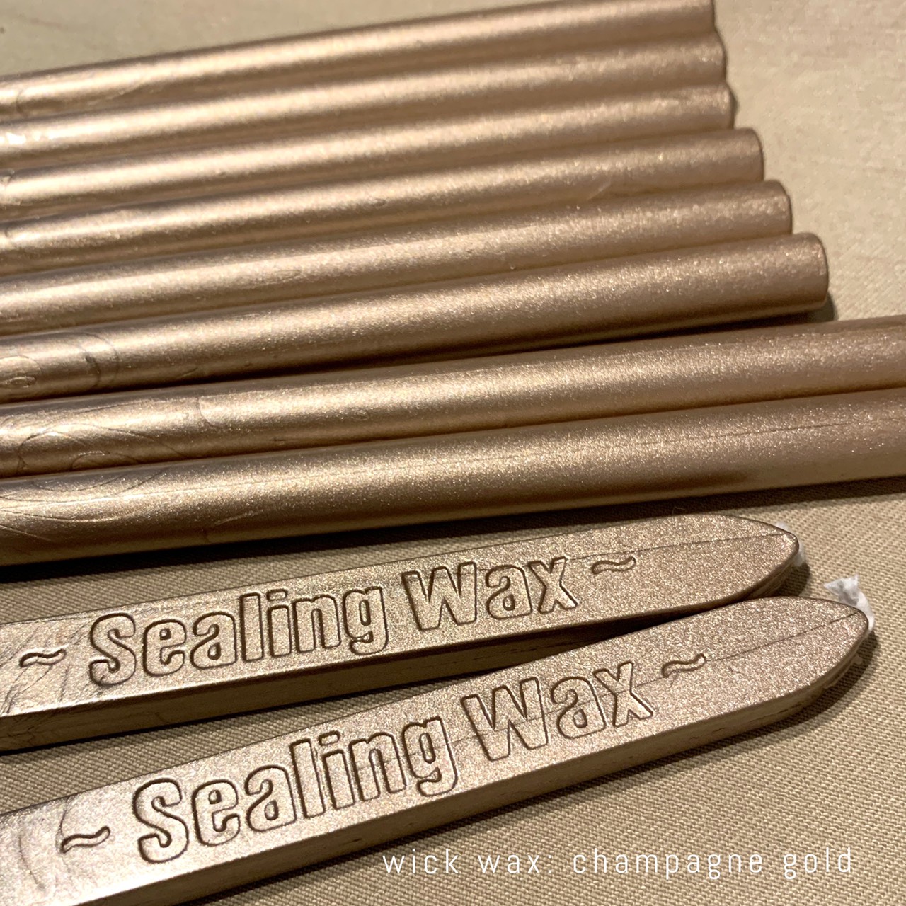 Champagne gold sealing wax (ครั่งมีไส้เทียน สีแชมเปญ โกล)
