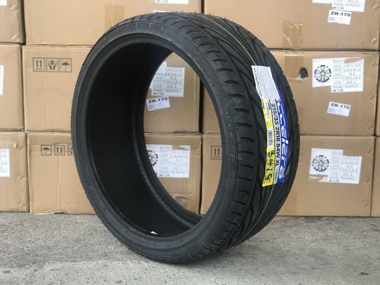 ACCELERA SIGMA 215/35ZR18 ยางใหม่ ปี18 มาใหม่ ราคาพิเศษ